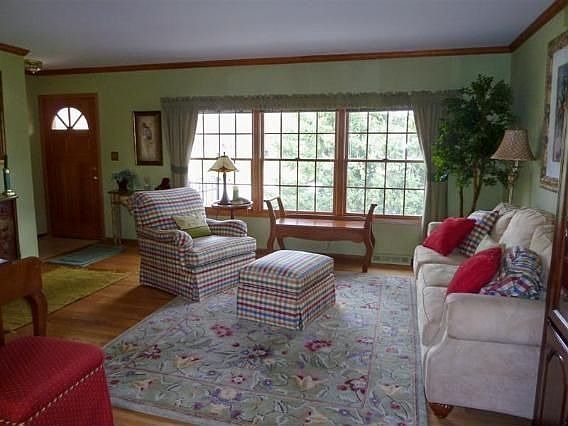 2nd image of 1201 Dorchester Dr