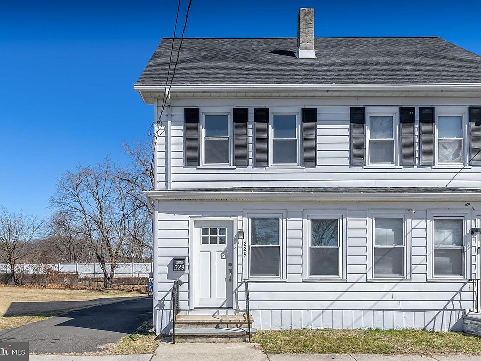 1st image of 229 Broad St