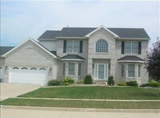 2703 Ark Dr, Bloomington, IL