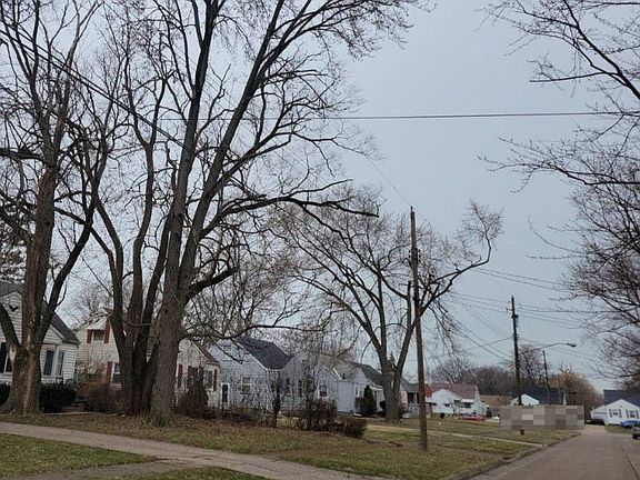 4th image of 1610 Cedar Dr