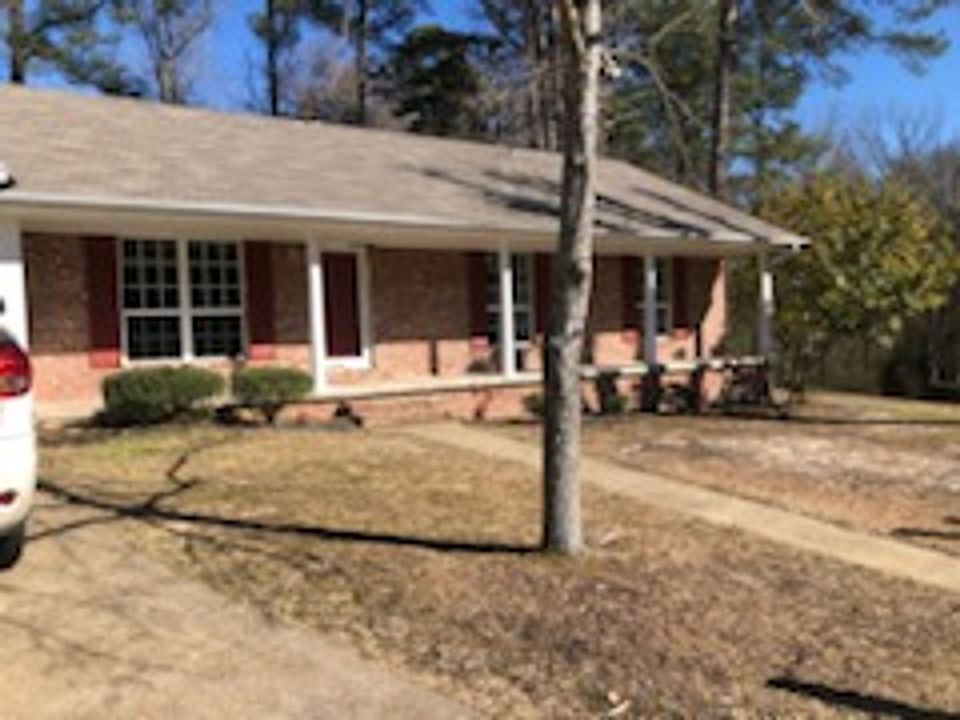 1st image of 10 Concord Cir