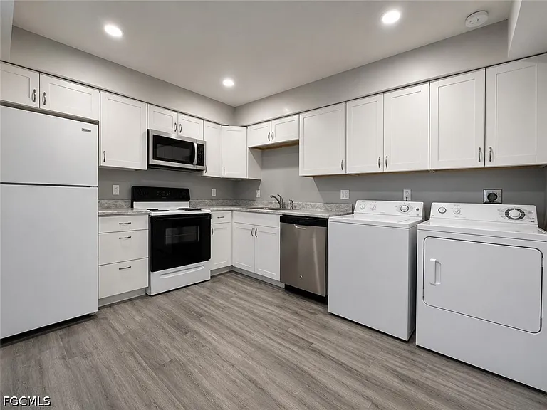 3509 SE 15th Pl #3 — Photo 3