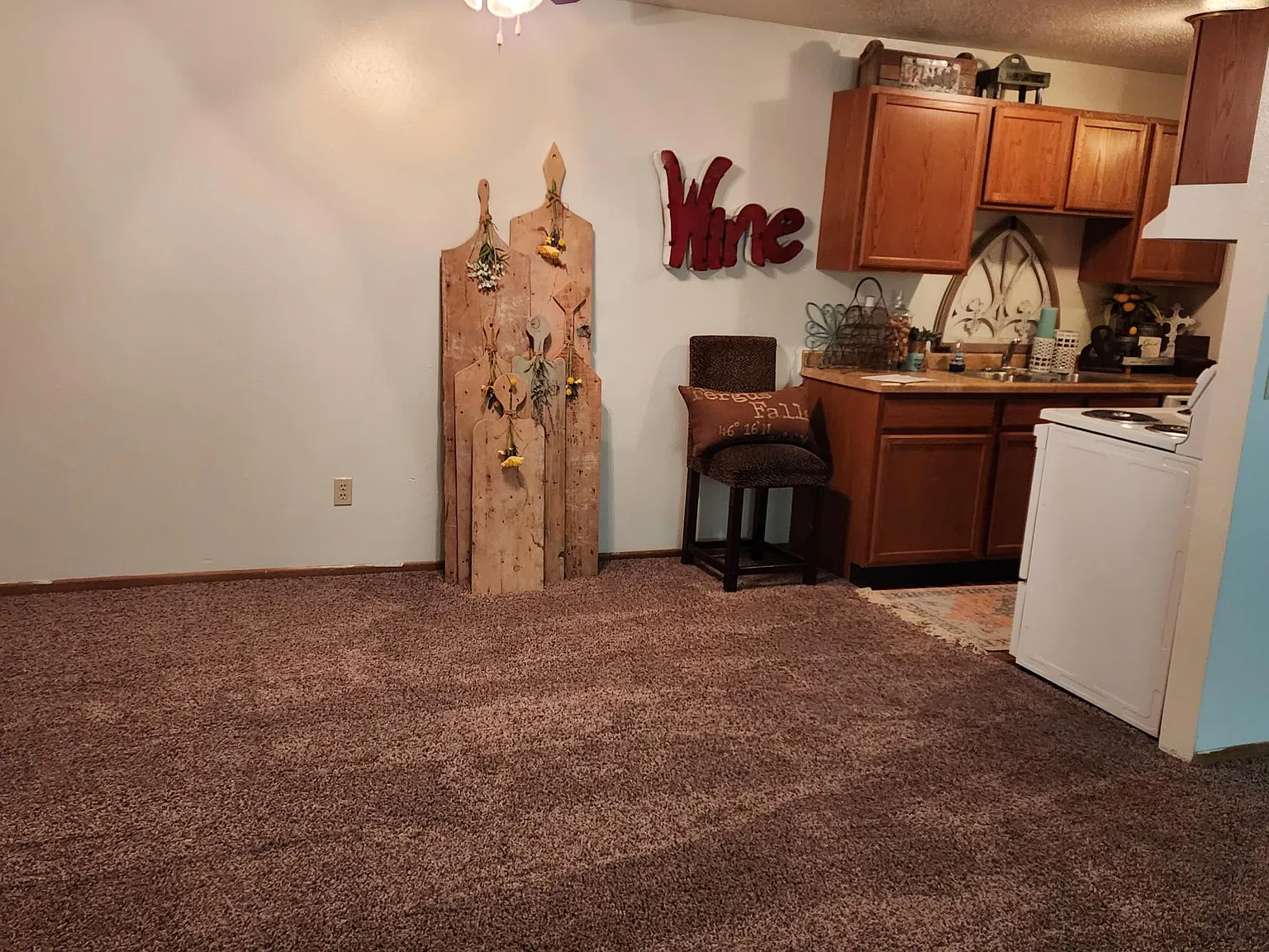 2 bed, 700 sqft, $685 — Photo 3