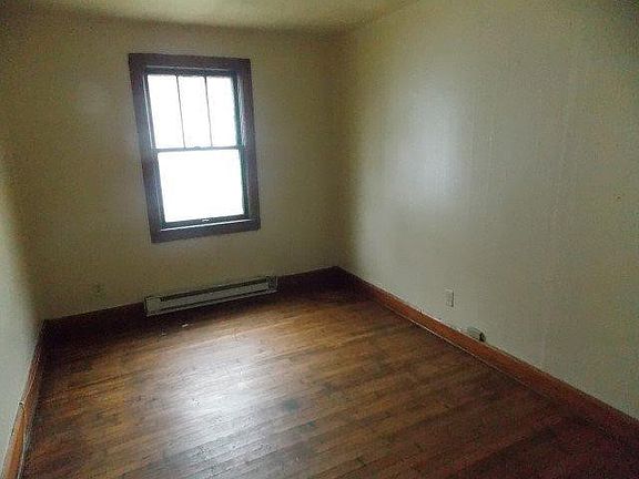 4th image of 143 Wallace Ave #145