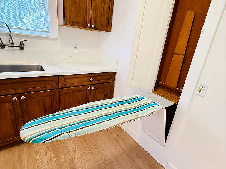 215 Coombs St — Photo 17