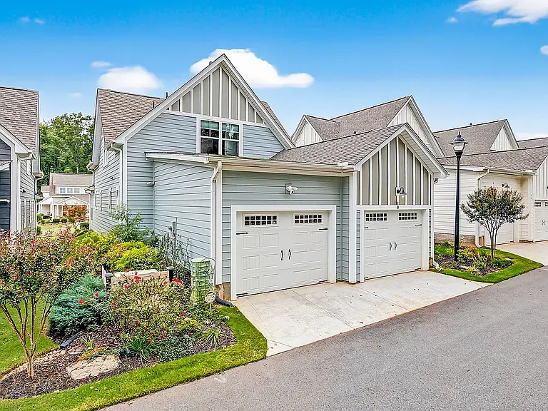 18 Cottage Knoll Cir — Photo 42