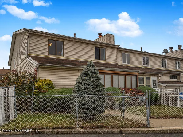 22 Regis Dr, Staten Island, NY 10314