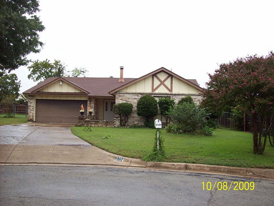 Front view of property