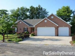 4853 Cedar Spring Dr, Highland, IL 62249