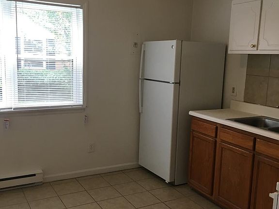 4th image of 1504 Autumn Dr APT 4