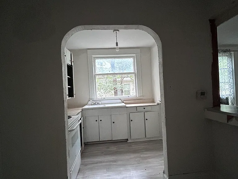 147 S Kansas Ave #2 — Photo 4