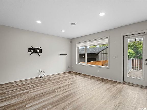 4th image of 1318 Empress Ave