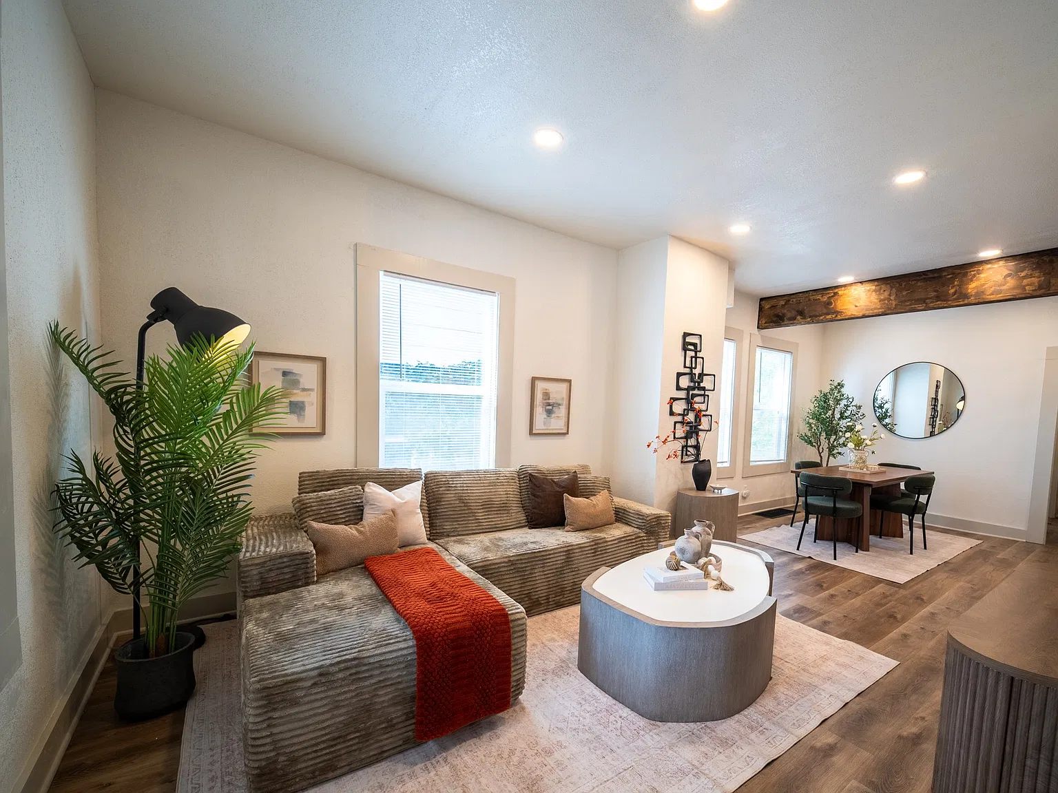 2 bed, 1137 sqft, $2,200 — Photo 1