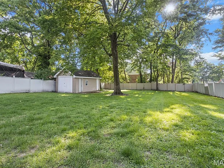 419 S Van Buren Ave — Photo 3