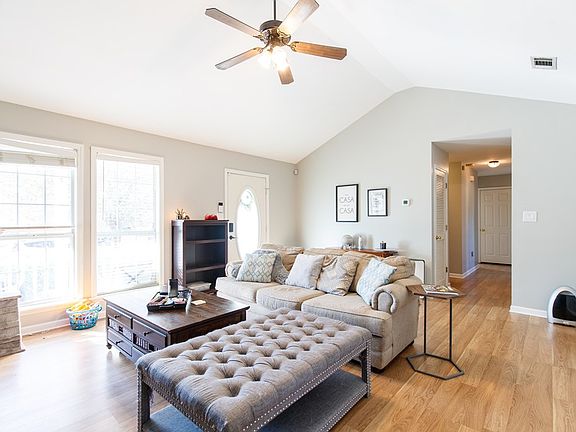3rd image of 4427 Wood Hollow Cir