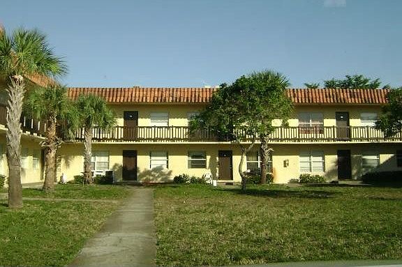 4th image of 405 SW 13th Pl APT 114