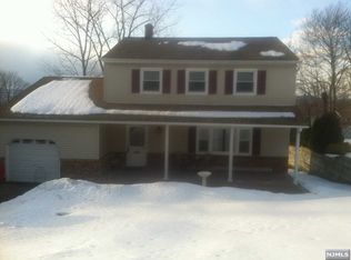 9 Shepherd Dr, Wanaque, NJ 07465