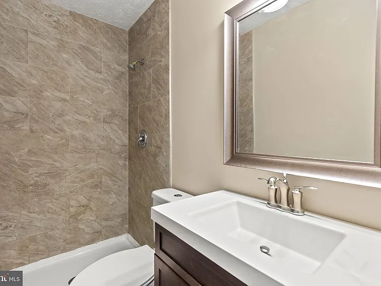 2324 Kent Ct — Photo 27