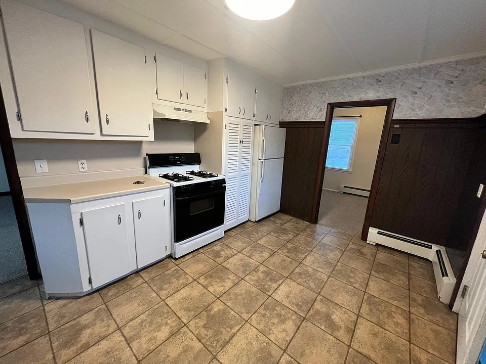 Eat-in-kitchen