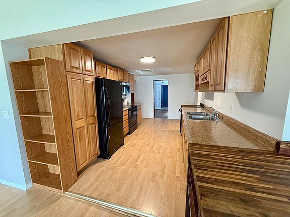 3rd image of 216 Andrews St