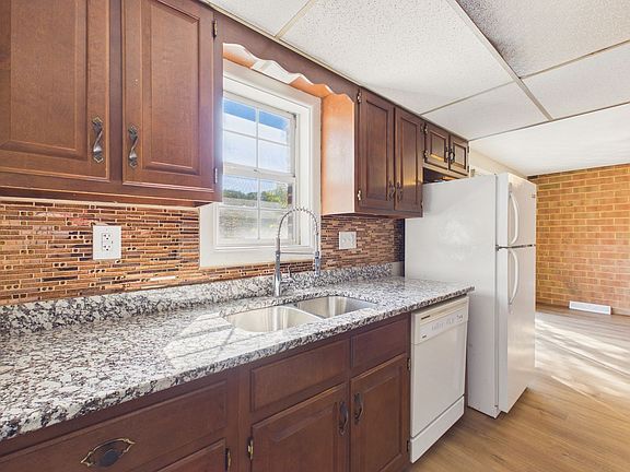 3rd image of 602 Mallard Rd APT A