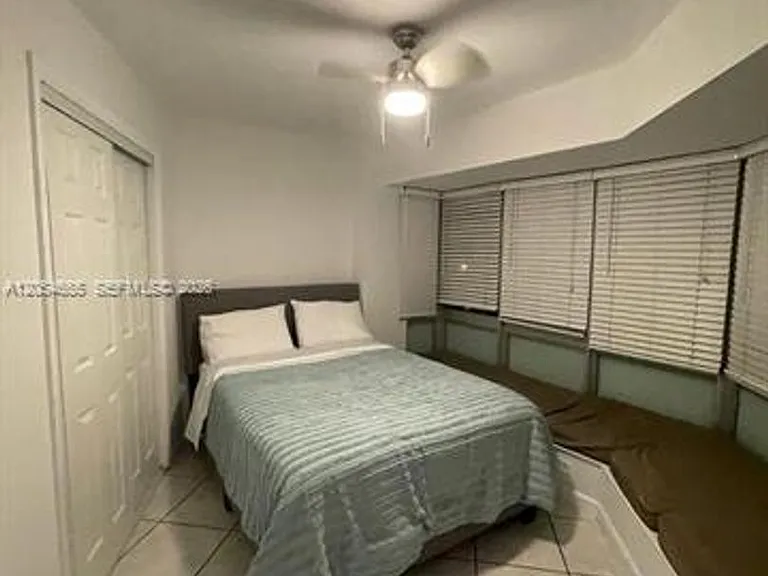 1881 Washington Ave #CU-4D — Photo 6