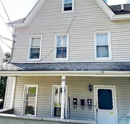 2nd image of 18 Sussex St #A