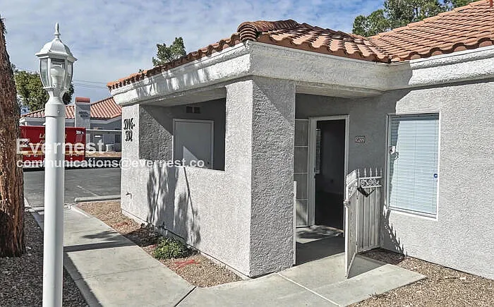 5922 W Vegas Dr — Photo 5