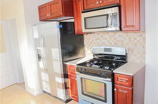3rd image of 26 Eisenhower Dr