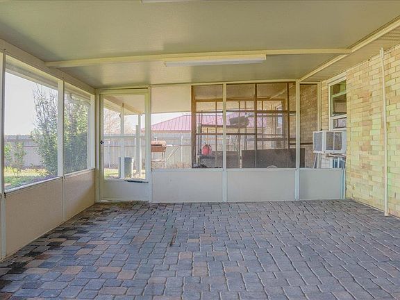 3rd image of 536 Hospital Dr