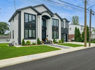 215 Marguerite Ave, South Floral Park, NY 11001