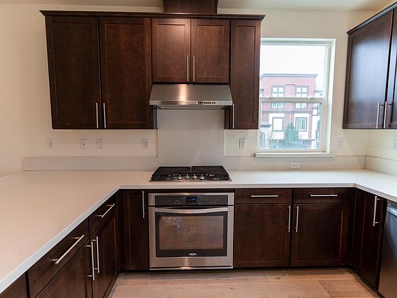 2nd image of 1022 Giacomo Ln