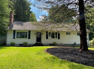 10817 Washington St, Chagrin Falls, OH 44023