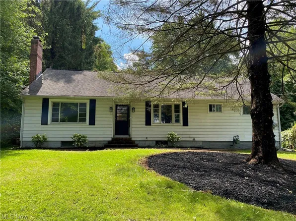 10817 Washington St, Chagrin Falls, OH 44023