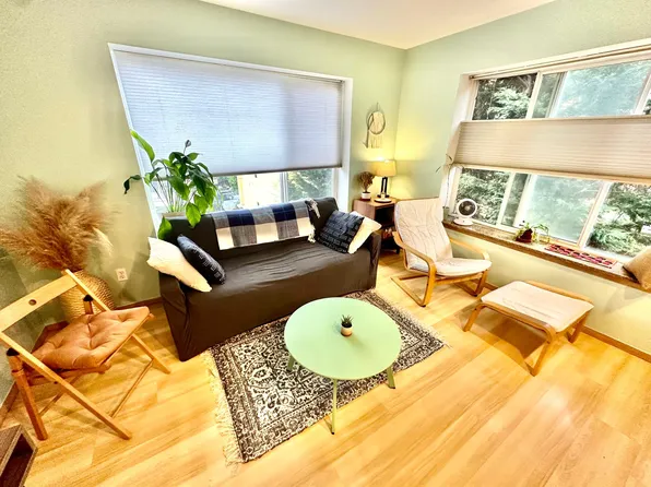 712 E Denny Way, Seattle, WA 98122
