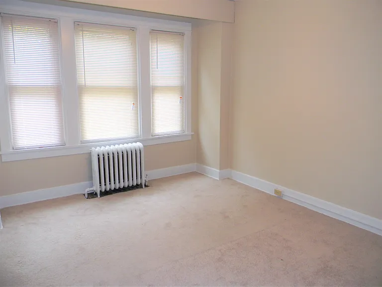 5618-5620 Beacon St — Photo 8