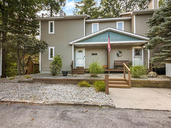 2nd image of 3951 Sherwood Forest Dr