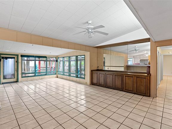 2nd image of 518 Dolphin Pl