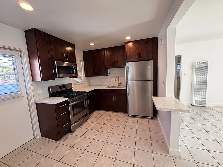 4355 1/2 Kansas St — Photo 9