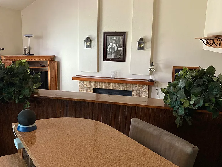 Kitchen Seating at Island
Overlooks Family Room on Right