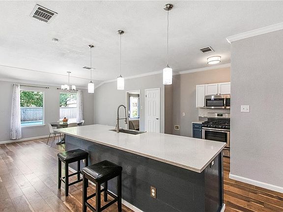 5th image of 1301 Drake Elm Dr