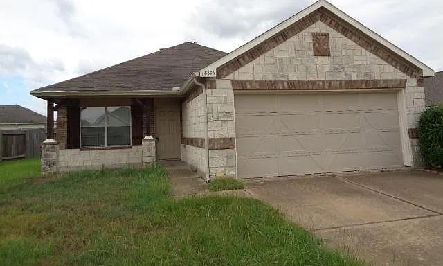 4 bed, 2.5 bath, 1795 sqft, $1,900 — Photo 1