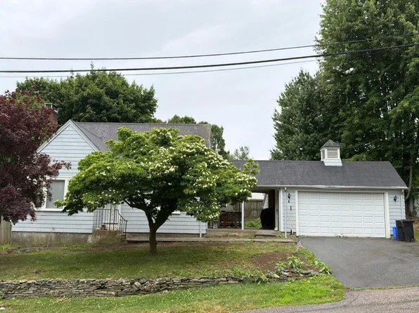 4 Edwards Rd, Johnston, RI 02919