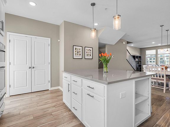 5th image of 870 Mount Curve Blvd Unit C