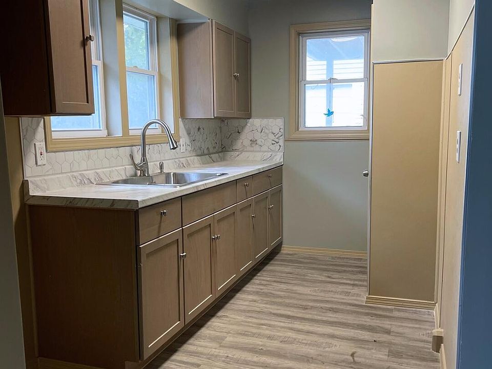 2nd image of 960 Mann Ave