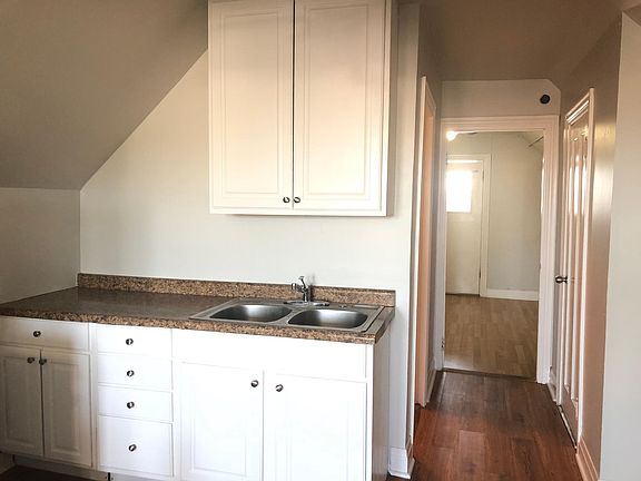 3rd image of 5867 W Gunnison St #3