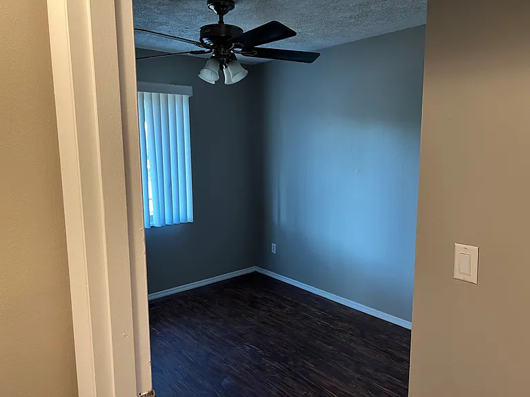 304 Highland Dr — Photo 1