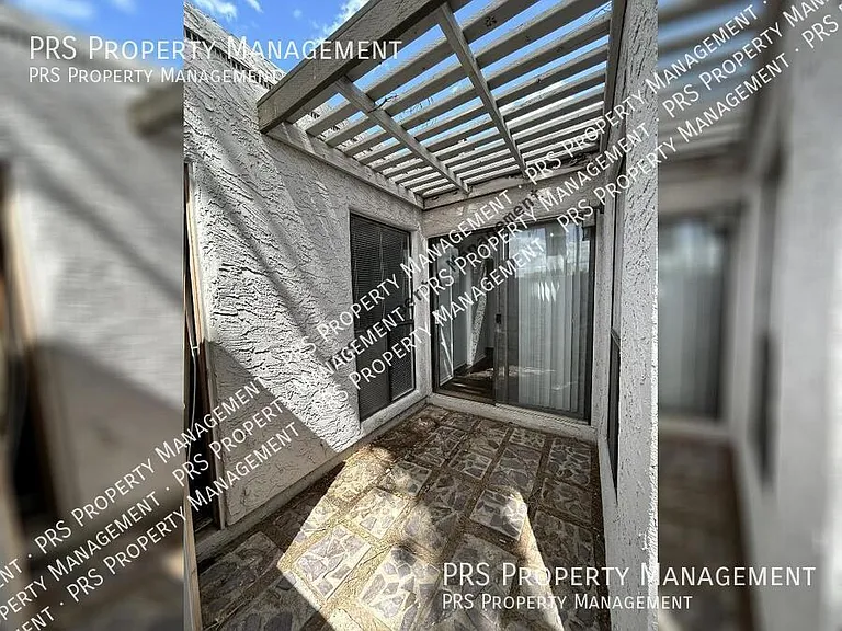329 E Ambassador Dr — Photo 39