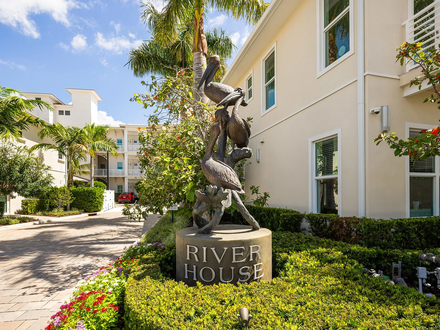 River House — Photo 2