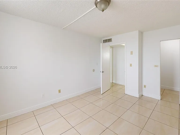 14201 N Kendall Dr #401D — Photo 7